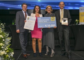 Der mit 10.000 Euro dotierte „Karl Ritter von Ghega-Preis“ ging an die Firma Microtronics Engineering GmbH aus Ruprechtshofen (Bezirk Melk): WKNÖ-Präsident Wolfgang Ecker, Sabrina Waldbauer, Landeshauptfrau Johanna Mikl-Leitner und Hans-Peter Buber.