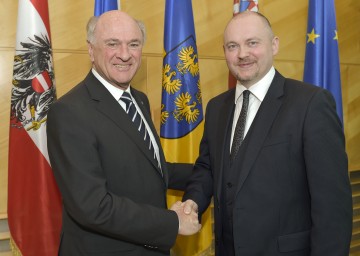 Landeshauptmann Dr. Erwin Pröll mit dem Kreishauptmann von Südmähren, Dr. Michal Hasek.