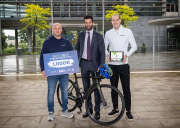 Martin Roscher (Regionalleiter Sodexo Service Solutions Austria GmbH), LH-Stellvertreter Udo Landbauer, Johannes Öfferl (Geschäftsführer spusu Sport GmbH)
