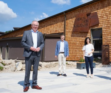 LH-Stellvertreter Stephan Pernkopf, Geschäftsführer Christoph Leditznig und Ramona Schmidt vom Haus der Wildnis.