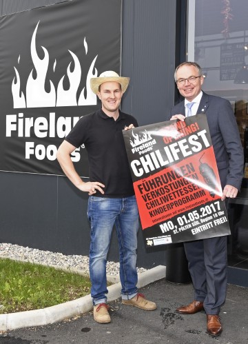 Im Bild von links nach rechts: Richard Fohringer, Geschäftsführer und Gründer von Fireland Foods, LH-Stellvertreter Dr. Stephan Pernkopf