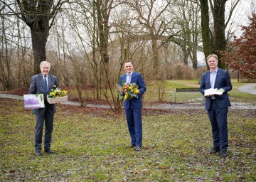 Landesrat Martin Eichtinger, Tourismus-Landesrat Jochen Danninger und Geschäftsführer der Niederösterreich Werbung Michael Duscher präsentierten Geschenktipps für den Valentinstag. (v.l.n.r.)