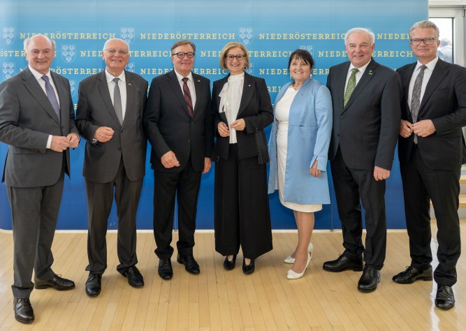 Höchstes Ehrenzeichen des Landes NÖ für die ehemaligen Landeshauptleute Schützenhöfer, Schausberger und Platter
