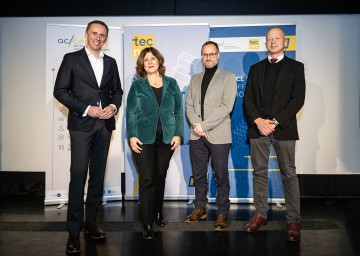 Präsentation der Startup-Trends in Niederösterreich im Cinema Paradiso St. Pölten: Landesrat Jochen Danninger, Doris Agneter von tecnet equity, Martin Miltner von Lignovations und Michael Ploder vom Joanneum Research (v.l.n.r.)