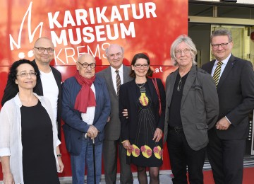 Isolde Charim, Direktor Gottfried Gusenbauer, Prof. Gustav Peichl, Landeshauptmann Dr. Erwin Pröll, Univ.Prof. Dr. Anja Grebe von der Donau-Universität Krems, Gerhard Haderer und Mag. Hermann Dikowitsch, Leiter der Gruppe Kultur, Wissenschaft und Unterricht des Amtes der NÖ Landesregierung, feierten 15 Jahre Karikaturmuseum Krems (von links nach rechts).