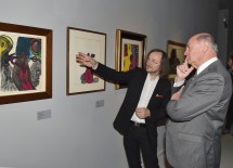 Rundgang durch die Ausstellung „johann hauser ... der künstler bin ich!“: der Künstlerische Direktor Prof. Dr. Johann Feilacher und Landeshauptmann Dr. Erwin Pröll. (v.l.n.r.)