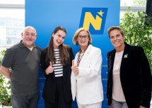 Landeshauptfrau Johanna Mikl-Leitner, Rudi Roubinek und Michaela Dorfmeister zeichneten im Festspielhaus St. Pölten Niederösterreichs Maturantinnen und Maturanten mit Auszeichnung aus.