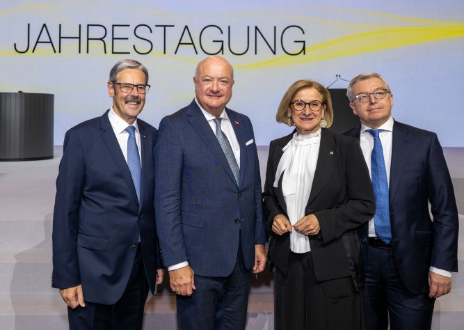 LH Mikl-Leitner bei Jahrestagung von Raiffeisen Niederösterreich-Wien