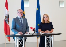 LH-Stellvertreter Stephan Pernkopf und Landesrätin Ulrike Königsberger-Ludwig informierten am Donnerstag über die Corona-Auffrischungsimpfung.