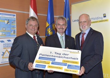 Im Bild von links nach rechts: Dr. Markus Klamminger von der NÖ Landeskliniken-Holding, Landesrat Mag. Karl Wilfing und NÖ Patientenanwalt Dr Gerald Bachinger