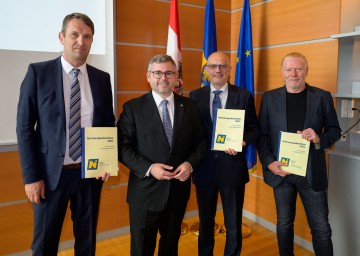 Präsentierten den Rechnungsabschluss 2021 für das Land Niederösterreich: Buchhaltungsdirektor Jürgen Reichholf, Finanz-Landesrat Ludwig Schleritzko, Finanzdirektor Georg Bartmann und Budgetdirektor Franz Spazierer (v.l.n.r.)