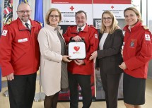 (v.l.) Landesgeschäftsführer Thomas Wallisch, Landeshauptfrau Johanna Mikl-Leitner, Hans Ebner, Präsident des Roten Kreuzes Niederösterreich, Landesrätin Ulrike Königsberger-Ludwig und stv. Landesgeschäftsführerin Andrea Winter.