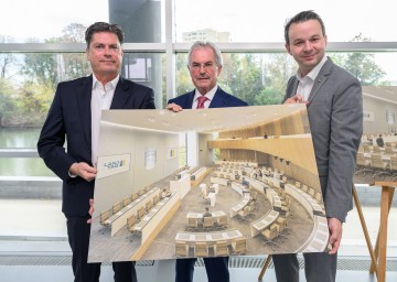 Projekt für Umgestaltung des Landtagssaals präsentiert. Im Bild von links nach rechts: Architekt DI Gunther Palme, Präsident Karl Wilfing und Abteilungsleiter Christoph Reiter 