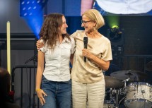 Landeshauptfrau Johanna Mikl-Leitner mit Amelie Ricca, die heuer schon ihren großen Auftritt bei der Starnacht aus der Wachau hatte.