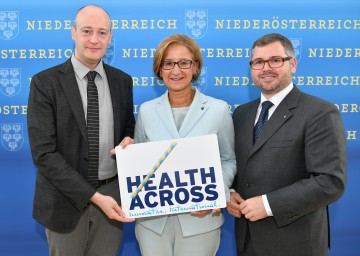 Healthacross: Francesco Zambon, WHO-Regionalleiter für Vernetzung in Europa, Landeshauptfrau Johanna Mikl-Leitner und Landesrat Ludwig Schleritzko (v.l.n.r.)