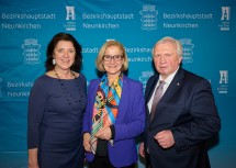 Bezirkshauptfrau Alexandra Grabner-Fritz, Landeshauptfrau Johanna Mikl-Leitner und Bürgermeister Herbert Osterbauer.