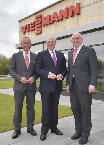 Bei der Eröffnung der neuen Viessmann Verkaufsniederlassung Wien in Brunn: Ing. Peter Huber, Geschäftsführer von Viessmann Österreich, Landeshauptmann Dr. Erwin Pröll und Prof. Dr. Martin Viessmann. (v.l.n.r.)