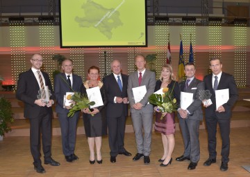 Die Preisträger der Wissenschaftsgala mit Landeshauptmann Dr. Erwin Pröll. Im Bild: Dr. Stefan Treitl, Vizerektor Univ.-Prof. DI Dr. Johannes Fröhlich, Univ.-Prof. Mag. DI Dr. Halina Baran, Landeshauptmann Dr. Erwin Pröll, Univ.-Prof. Dr. Harald Badinger, Mag. Claudia Fallmann, Roman Beigelbeck, Assoz. Prof. DI Dr. Philip Walther (von links nach rechts)