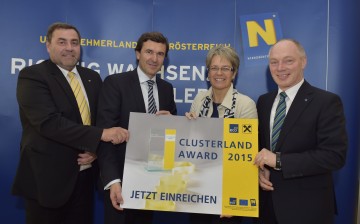 Clusterland Award 2015 ausgelobt: Ing. Gerhard Nachförg, Geschäftsführer GW St. Pölten Integrative Betriebs GmbH, Mag. Reinhard Karl, Vorstandsdirektor der Raiffeisenlandesbank NÖ-Wien, Landesrätin Dr. Petra Bohuslav, ecoplus Geschäftsführer Mag. Helmut Miernicki (v.l.n.r.)