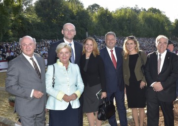 Landeshauptmann Dr. Erwin Pröll konnte zur Lipizzanergala am Heldenberg u.a. den slowenischen Justizminister Goran Klemencic, Landwirtschaftsminister DI Andrä Rupprechter und Justizminister Dr. Wolfgang Brandstetter begrüßen.