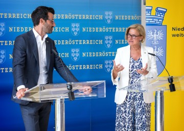 Landeshauptfrau Johanna Mikl-Leitner und Lh-Stellvertreter Udo Landbauer zogen Zwischenbilanz über das Arbeitsübereinkommen von VP und FP.