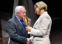 In der Kategorie „Volkskultur und Kulturinitiativen“ überreichte Landeshauptfrau Johanna Mikl-Leitner den Würdigungspreis an Franz Mayer.