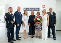 Zu Ehren von Otto Pendl wurde der Schulungsraum zum „Otto Pendl Saal“. Im Bild von links nach rechts: Der Bürgermeister von Traismauer, Herbert Pfeffer, der Präsident des ASBÖ-Bundesverbandes Franz Schnabl, Landesrätin Ulrike Königsberger-Ludwig, Stadträtin Elisabeth Wegl, die Witwe von Otto Pendl Gabriela Pendl, Landeshauptfrau Johanna Mikl-Leitner und der Präsident des ASBÖ-Landesverbandes Hannes Sauer.