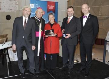 Kurator Wolfgang Christian Huber, Generalabt Propst Bernhard Backovsky,Margit Fischer, Landtagspräsident Hans Penz und Gottfried Fragner,Leiter der Kulturabteilung des Stiftes (v.l.n.r.) bei der Eröffnung der Ausstellung.