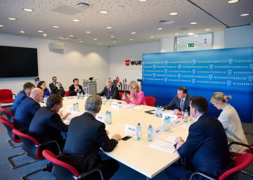 Der Gipfel „Wirtschaft & Arbeit im Dialog“ fand in den Räumlichkeiten der Firma Würth in Böheimkirchen statt.