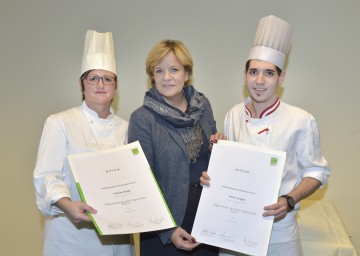 Im Bild von links nach rechts: Claudia Klopf (LPH Herzogenburg), Landesrätin Mag. Barbara Schwarz und Anton Lueger (LPH Neunkirchen).