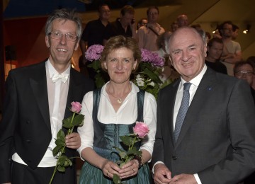 Feierten zehn Jahre Chorszene Niederösterreich: Gottfried Zawichowski, Koordinator der Chorszene Niederösterreich und Dirigent \"Carmina Burana\", Dorothea Draxler, Geschäftsführerin der Volkskultur Niederösterreich, und Landeshauptmann Dr. Erwin Pröll. (v.l.n.r.)