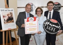 Für mehr Tierwohl und regionale Herkunft: Otto Auer, Vizepräsident der Landwirtschaftskammer Niederösterreich, Landeshauptmann-Stellvertreterin Mag. Johanna Mikl-Leitner und SPAR-Geschäftsführer Mag. Alois Huber. (v.l.n.r.)