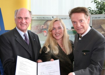 Landeshauptmann Dr. Erwin Pröll mit der Kremser Bürgermeisterin Landtagsabgeordnete Inge Rinke und Univ.Prof. Bernd Lötsch.