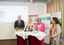 Bei der Pressekonferenz: Landesrat und NÖGUS-Vorsitzender Martin Eichtinger, die ÖPGK-Vorsitzende Christina Dietscher, Landeshauptfrau Johanna Mikl-Leitner und die Generaldirektor-Stellvertreterin der NÖ GKK, Petra Zuser.