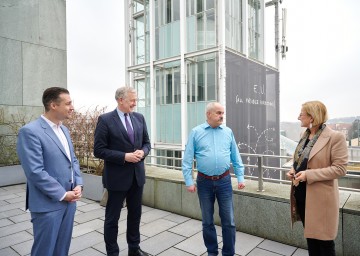 Von links nach rechts: MAG-Geschäftsführer Martin Etlinger, Landesrat Martin Eichtinger, Projektteilnehmer Ulrich Bernhard Küntzel aus Schwarzenau, Landeshauptfrau Johanna Mikl-Leitner