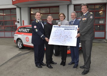 Im Bild von links nach rechts: ASBÖ-Vizepräsident Otto Kernstock, Landesrat Ing. Maurice Androsch, Landeshauptmann-Stellvertreterin Mag. Johanna Mikl-Leitner und Landesrat Mag. Karl Wilfing.