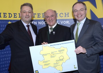 Arbeitsgespräch in St. Pölten: Landwirtschaftsminister DI Andrä Rupprechter, Landeshauptmann Dr. Erwin Pröll und Landesrat Dr. Stephan Pernkopf.