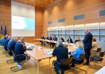 Christian Fohringer (Notruf NÖ), GF Volker Knestel (NÖGUS), Kammerdirektor Franz Raab (Landwirtschaftskammer NÖ)
6875: Besprechung zum Gesundheitsplan im NÖ Landhaus.

