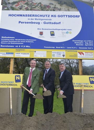 Spatenstich für Donau-Hochwasserschutz in Gottsdorf: Landesrat Dr. Stephan Pernkopf, Bundesminister Alois Stöger und Bürgermeister Manfred Mitmasser. (v.l.n.r.)