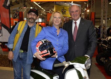 v.l.n.r.: Toy Run-Gründer Ernst Graft, Bundesministerin Doris Bures und Landeshauptmann Dr. Erwin Pröll besuchten heute, 19. April, die Bike Austria in Tulln.
