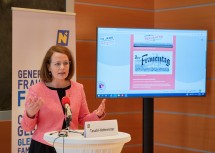 Frauen-Landesrätin Christiane Teschl-Hofmeister bei der Pressekonferenz zum 110. Internationalen Frauentag.