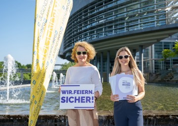 Jugend-Landesrätin Christiane Teschl-Hofmeister freut sich über die Wir.Feiern.Sicher!-Initiative der Jugend:info NÖ