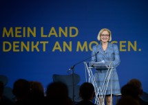 Landeshauptfrau Johanna Mikl-Leitner sagte die gemeinsame Erarbeitung der Landesstrategie sei „ein Zeichen, dass wir gemeinsam an der Zukunft arbeiten“.
