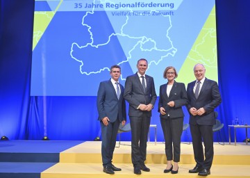 (v.l.) Geschäftsführer Messe Tulln Wolfgang Strasser, Landesrat Jochen Danninger, Landeshauptfrau Johanna Mikl-Leitner und ecoplus Geschäftsführer Helmut Miernicki