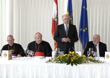 Ökumenisches Mittagessen im NÖ Landhaus, im Bild von links nach rechts: Diözesanbischof DDr. Klaus Küng, Kardinal Dr. Christoph Schönborn, Landeshauptmann Dr. Erwin Pröll, Superintendent Mag. Paul Weiland.