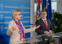 Landeshauptfrau Johanna Mikl-Leitner und Landesrat Ludwig Schleritzko stellten das „Mobilitätspaket Niederösterreich 2023-2027“ vor.