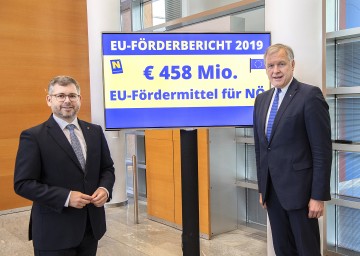 Bei einer Pressekonferenz in St. Pölten wurde heute über den Stellenwert der EU für Niederösterreich informiert. Im Bild von links nach rechts: Finanzlandesrat Ludwig Schleritzko und EU-Landesrat Martin Eichtinger.