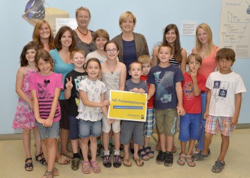 Tullner Kinder, die im Rahmen ihrer Ferienbetreuung gemeinsam mit Vizebürgermeisterin Susanne Schimek das NÖ Landesmuseum besucht haben und dort von Landesrätin Mag. Barbara Schwarz begrüßt wurden.
