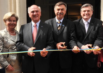 Eröffnung der NÖ Landesausstellung 2009; im Bild Landeshauptmann Dr. Erwin Pröll mit Gattin Sissi Pröll, Bürgermeister Alexander Klik (Horn), Kreishauptmann von Vysocina, Dr. Jiri Behounek (v.l.n.r.)