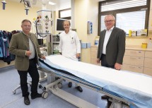 (v.l.): LGA-Direktor Markus Klamminger, Prim. Dr. Andreas Kölbl, LH-Stv. Stephan Pernkopf